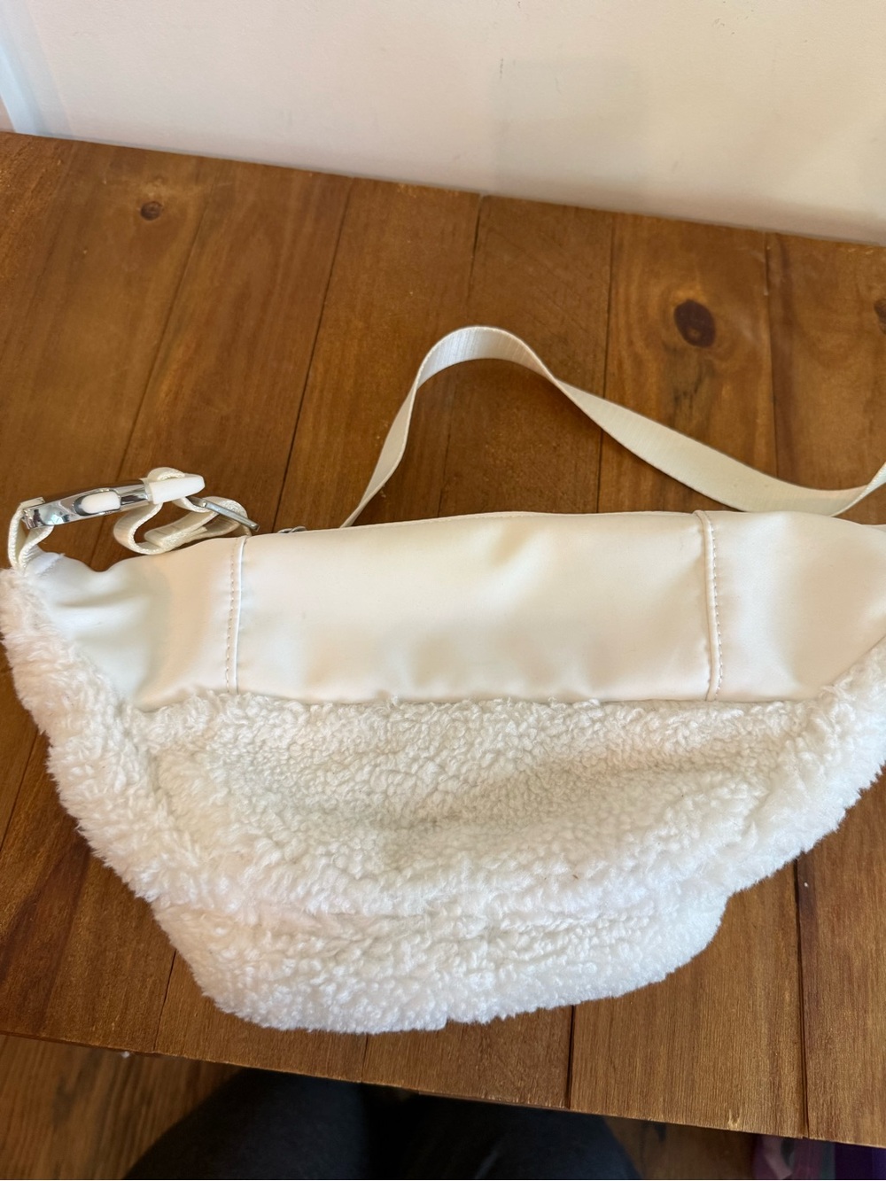 Alo. Sherpa Explorer Fanny Pack. White. - Picture 3 of 10